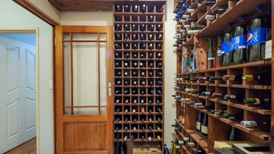 To Let 6 Bedroom Property for Rent in Sunset Beach Western Cape